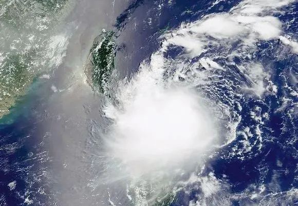 臺(tái)風(fēng)“潭美”來襲！東部和南部海域有大風(fēng)...